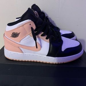 Air Jordan 1 Mid (GS)  6.5y